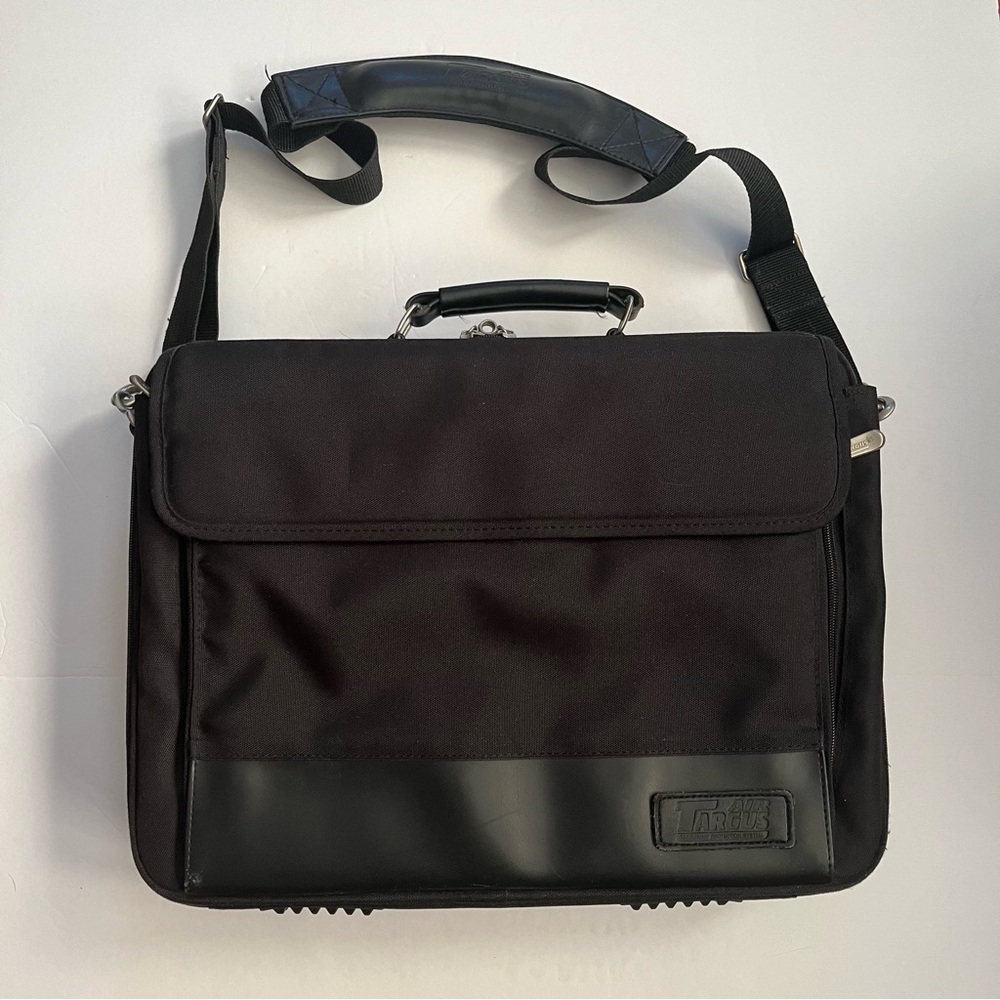 Vintage Targus Air Laptop Briefcase 15" Black Sturdy Padded Strap Botton Tread